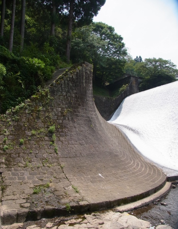 竹田市の美しいダム、白水溜池堰堤_d0116009_1011370.jpg