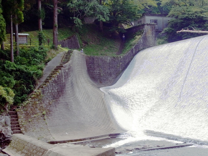 竹田市の美しいダム、白水溜池堰堤_d0116009_9331171.jpg