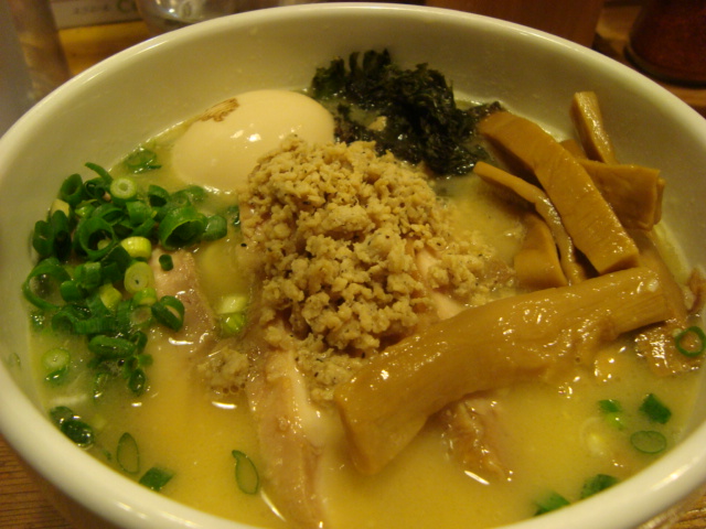 池袋「らーめん つけめん 鶏の穴」へ行く。_f0232060_13584952.jpg