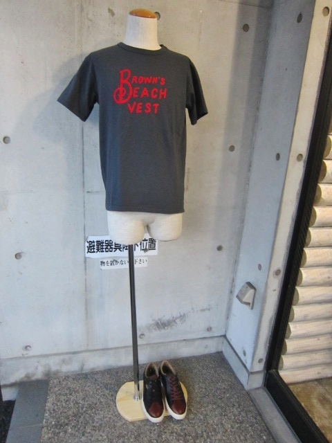 BROWN\'S BEACH VEST ・・・ 限定ロゴ TEE です!最高です!!_d0152280_1015229.jpg