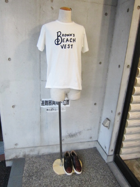 BROWN\'S BEACH VEST ・・・ 限定ロゴ TEE です!最高です!!_d0152280_9594534.jpg
