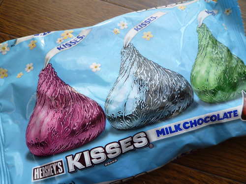 HERSHEY\'S KISSES MILK CHOCOLATE （春パッケージ）_c0152767_1804828.jpg