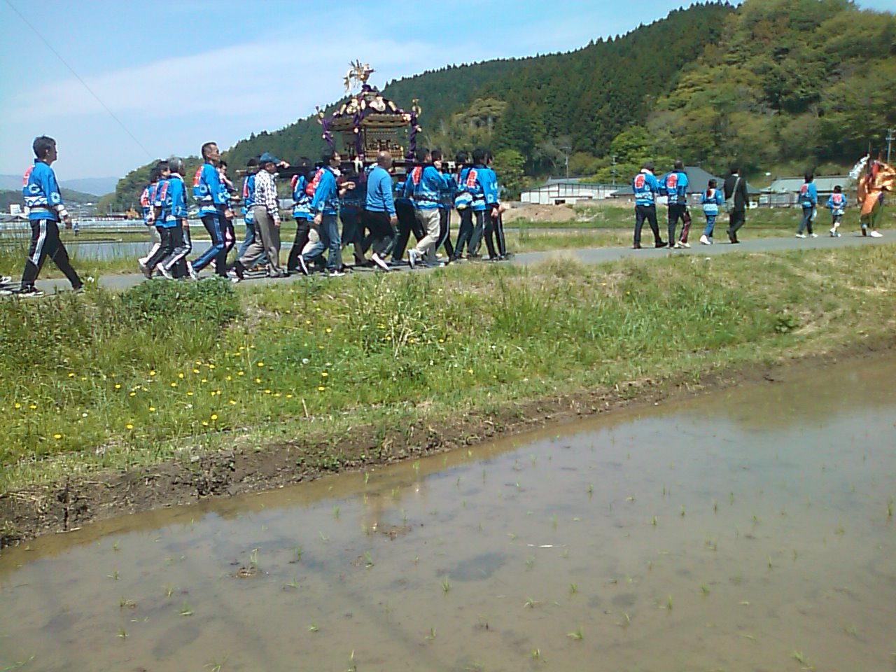 五月晴れの春季例大祭_e0068696_73151100.jpg