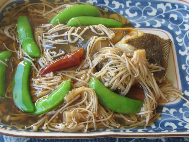 鞘を煮出した汁で炊いた青豆ご飯_a0127398_0572396.jpg