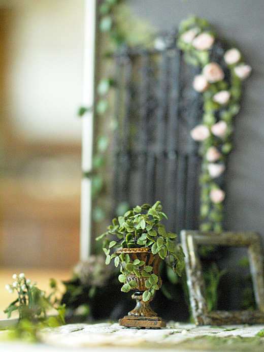 miniature* アイアンフェンスと薔薇_e0172847_10453917.jpg