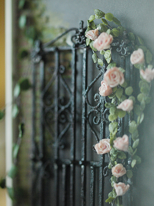 miniature* アイアンフェンスと薔薇_e0172847_10455025.jpg