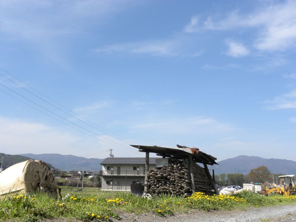 重機を動かして、肥料の投入です。_b0329588_08490198.jpg