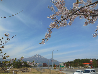 飯盛山の 山頂に…_e0027496_11192241.png