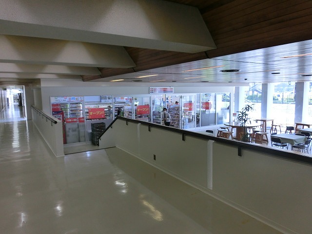 市役所1階にコンビニ「サークルKミニ 富士市役所店」がオープン_f0141310_7121093.jpg