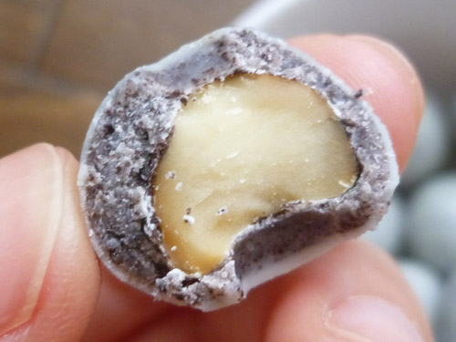 MAUNA LOAのCOOKIES & CREME MACADAMIAS(大袋入り)_c0152767_21472335.jpg