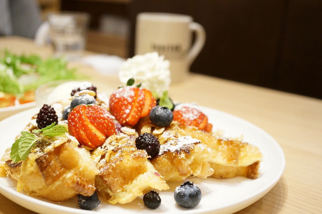 行列のできるフレンチトースト専門店 Ivorish 渋谷 晴れた朝には 改