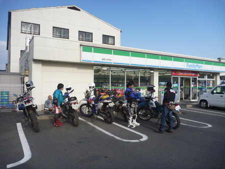 一年と8ヶ月ぶりの林道_e0218639_23304193.jpg