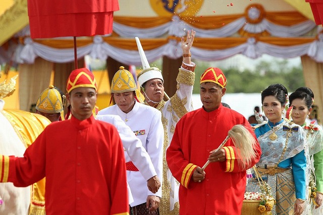 タイも国民の祝日が多いが年に何日あるの？その特徴は？_d0159325_13465537.jpg