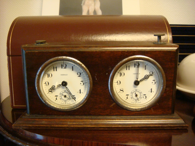 アンティーク 木製の対局時計 アンティーク（骨董） テンナイン