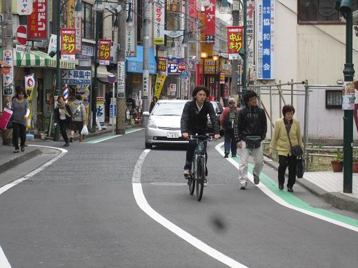 受勲の季節に思い出す踏切のことなど_f0030574_2246296.jpg