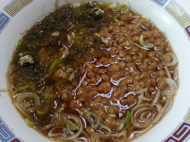 日清どん兵衛生そば食感+納豆+とろろ昆布_b0042308_22325742.jpg
