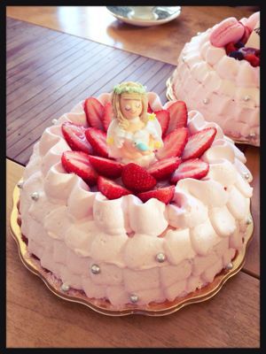 結婚お祝いのケーキ ロップイヤー La Bonboniere