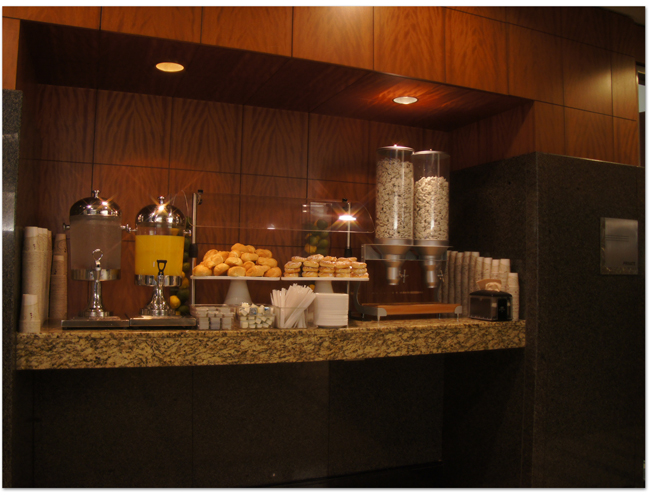 東カリブ海クルーズ(7) AA アドミラルズ クラブ　ラウンジ_d0210324_1071810.jpg