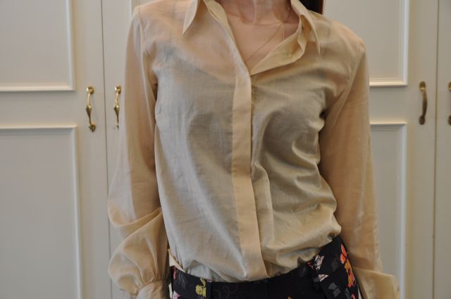 シャンパンゴールドのシャツ DRIES VAN NOTEN._b0110586_19533990.jpg