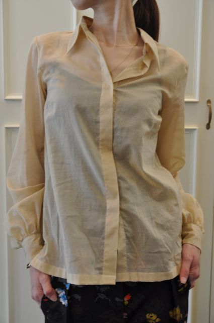シャンパンゴールドのシャツ DRIES VAN NOTEN._b0110586_19542774.jpg