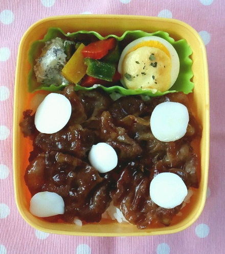 お嬢の夢応援弁当。。。豚丼弁当_a0211008_11195222.jpg