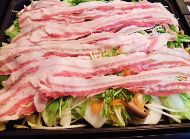 ホットプレートde野菜たっぷり蒸し 水は方円の器に随う ホットプレートde野菜たっぷり蒸し 水は方円の器に随う