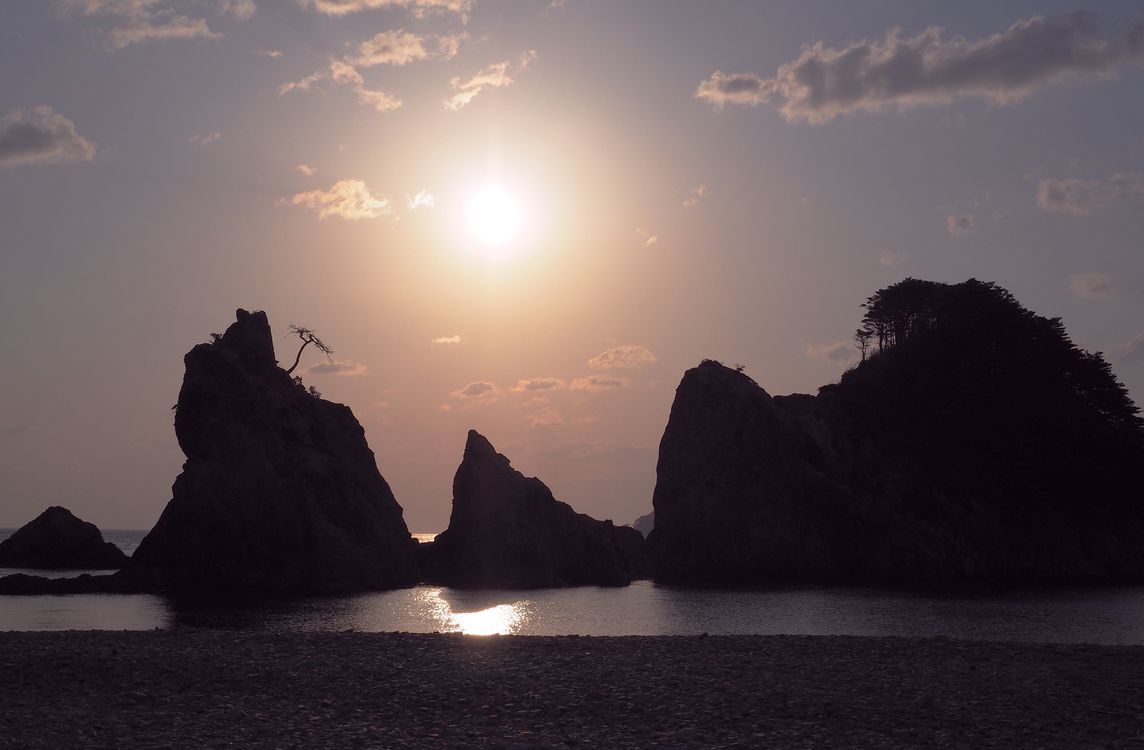 浄土ヶ浜で荘厳な夜明け。天使の梯子が！♪・・・２０１４年春の東北紀行（その９）_a0031821_11414521.jpg