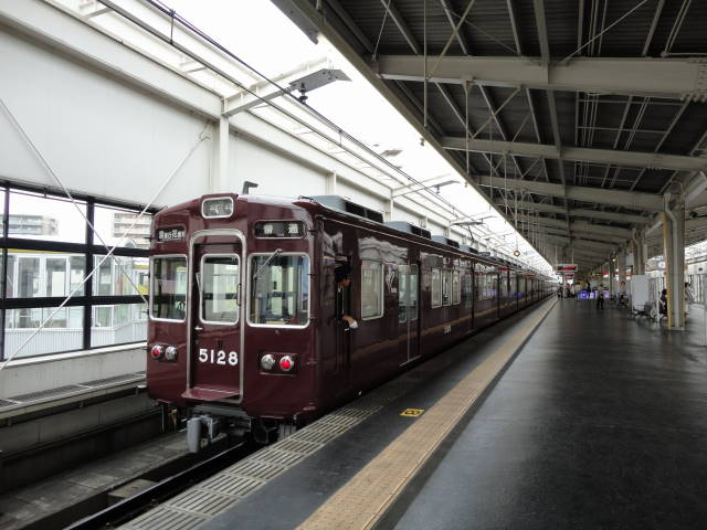 阪急電車の車両いりませんか？_a0181459_11511783.jpg