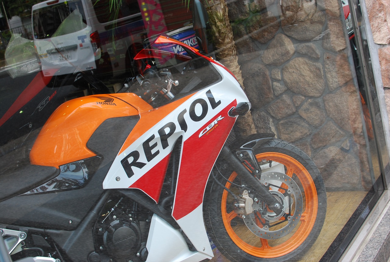 CBR250R　REPSOL　スペシャルエディションカラー_d0099181_20233283.jpg