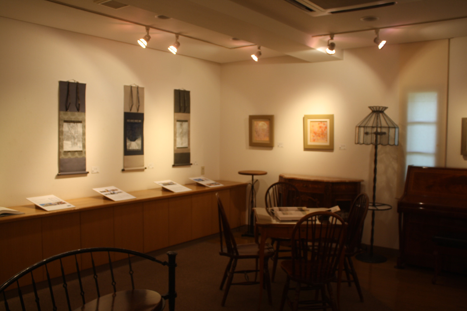 蔵織日本画塾の近藤幸夫先生の個展が画廊・岳で開催されています。_d0178448_10183520.jpg