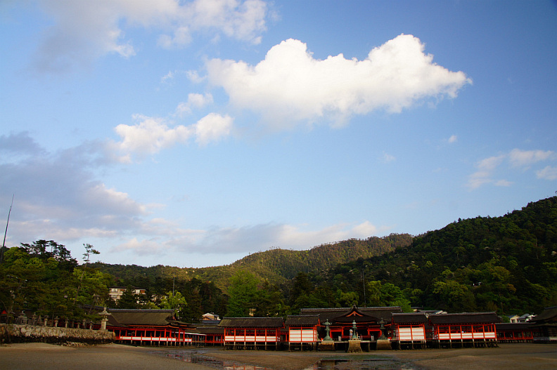  【GW休暇を振り返る】その8：夕暮れの厳島神社と宮島しまあかり(5/1)_f0189086_2172629.jpg