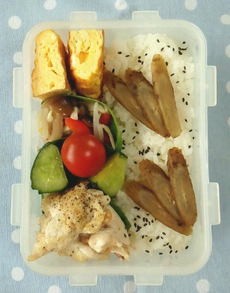 サラ弁＆お嬢の夢応援弁当。。。茹で鶏のオリーブオイル焼き弁当_a0211008_1116182.jpg