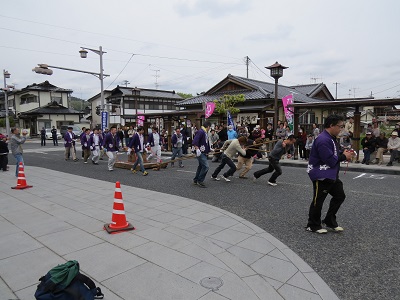 春の藤原まつり五日目、弁慶力餅競技大会_b0173734_08374852.jpg