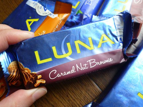 Luna Bar Caramel Nut Brownie_c0152767_21301955.jpg