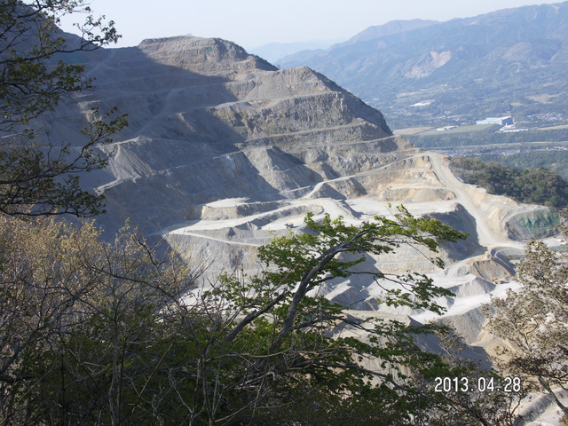 おほむね山は山を愛する人に属(しょく)す　（白居易）_a0253180_1525397.jpg