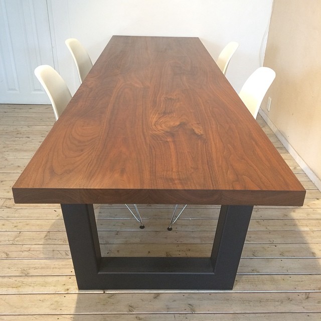 V DINING TABLE_c0146581_2239036.jpg