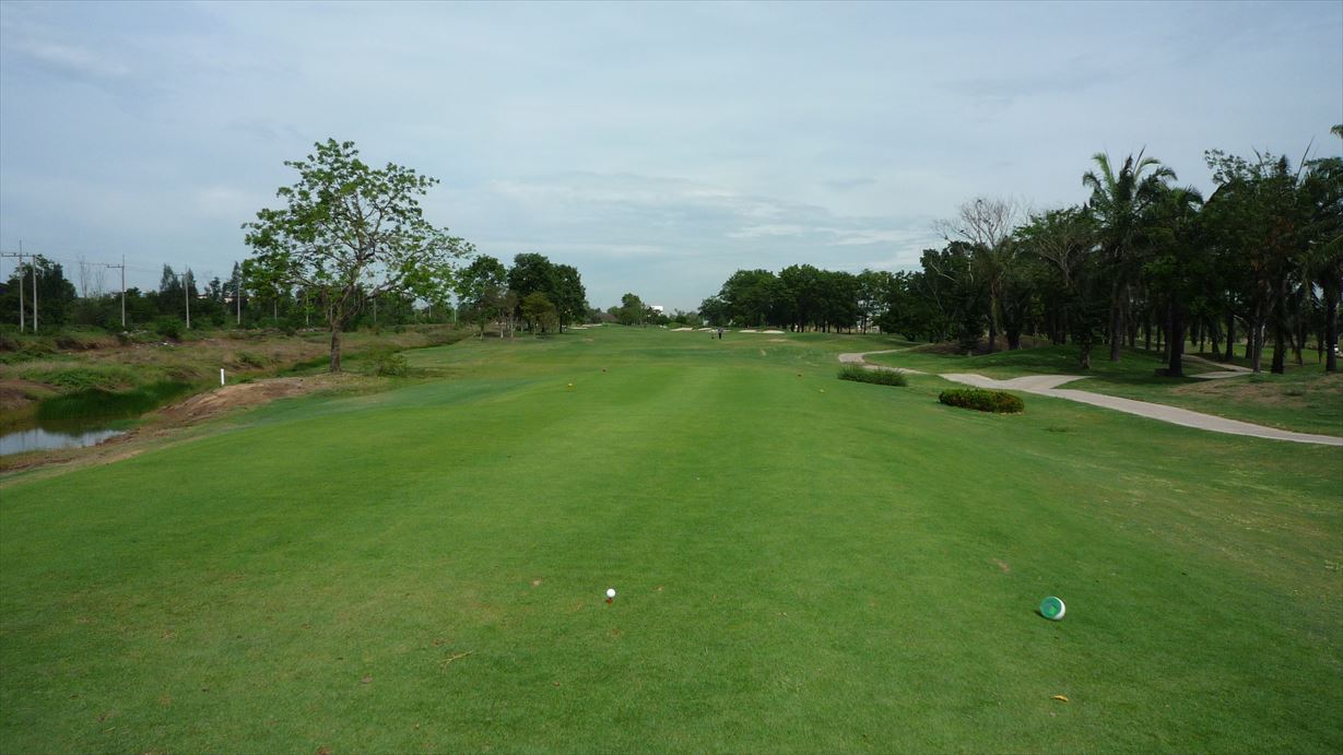 タイのゴルフ場、Thanya Golf Club (その２)_c0050991_2227481.jpg
