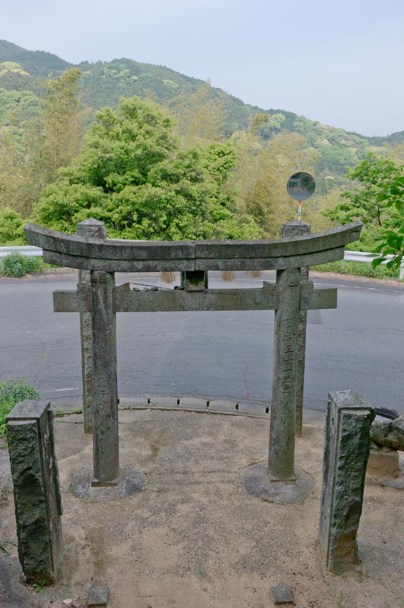 藤原神社　福岡県糸島市瑞梅寺（辰ヶ橋）_b0023047_06290585.jpg