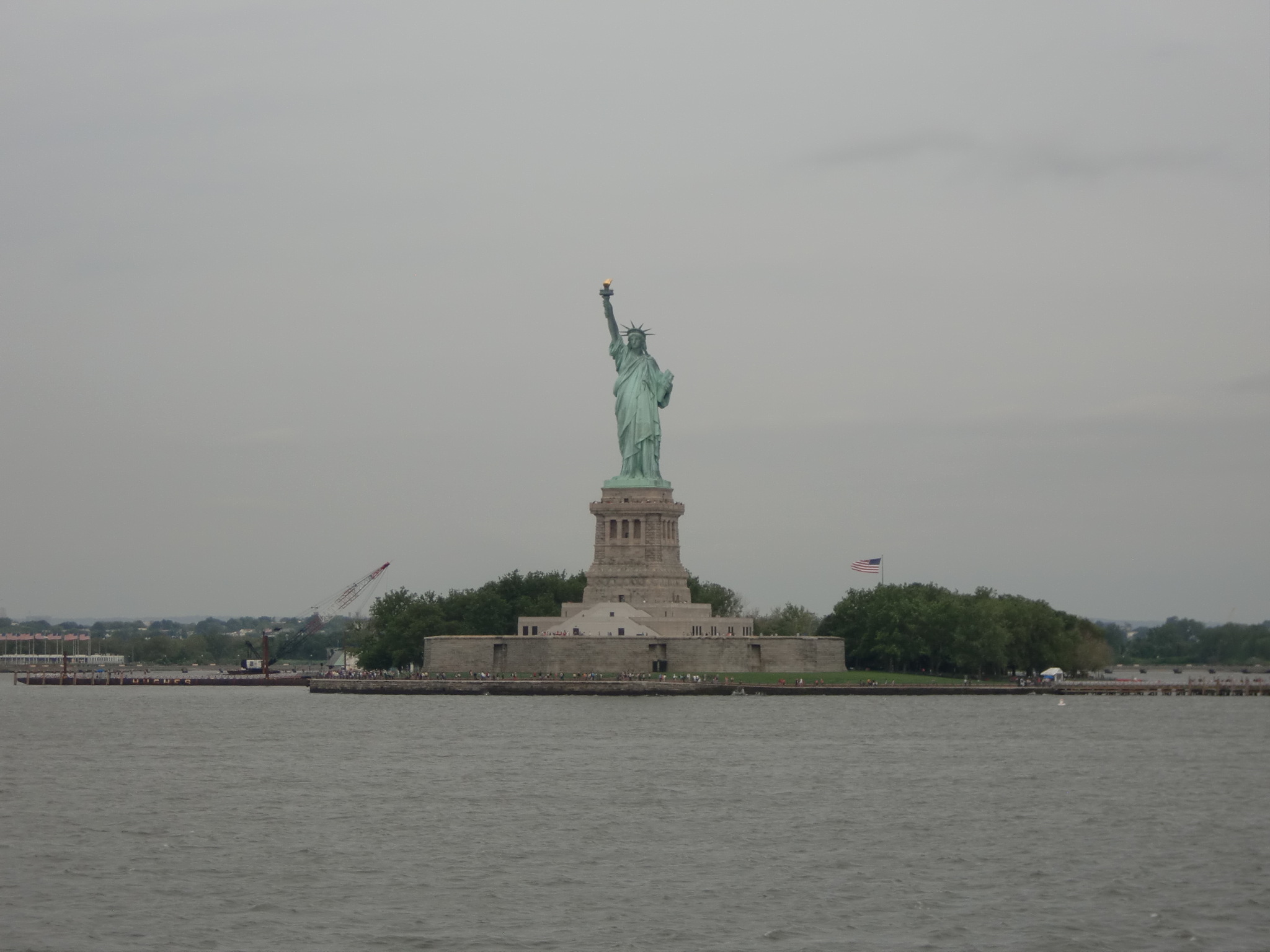 チャージング ブル 自由の女神 ヒマでも食べる