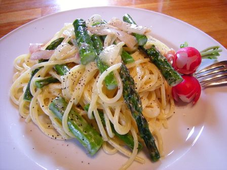 カフェ「ぶるっく」 畑でいま採りアスパラのパスタ!_b0206037_17174411.jpg