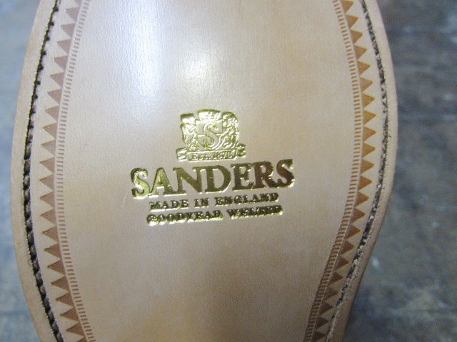 春夏に最適な革靴♪　PUNCHED Slipper 。。。By SANDERS_d0152280_17305145.jpg