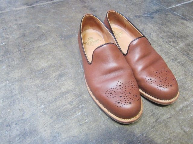 春夏に最適な革靴♪　PUNCHED Slipper 。。。By SANDERS_d0152280_17305875.jpg