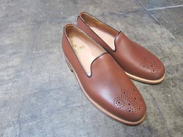 春夏に最適な革靴♪　PUNCHED Slipper 。。。By SANDERS_d0152280_1731629.jpg