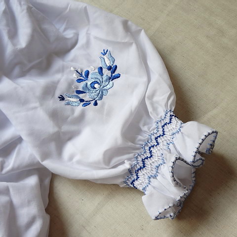 20585]ハンガリー 刺繍ブラウス ホワイトxブルー バルーン