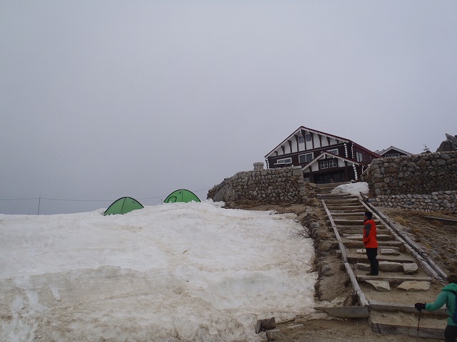 燕岳ハイク 2014.5.14~15 (後半)_c0147398_18422358.jpg