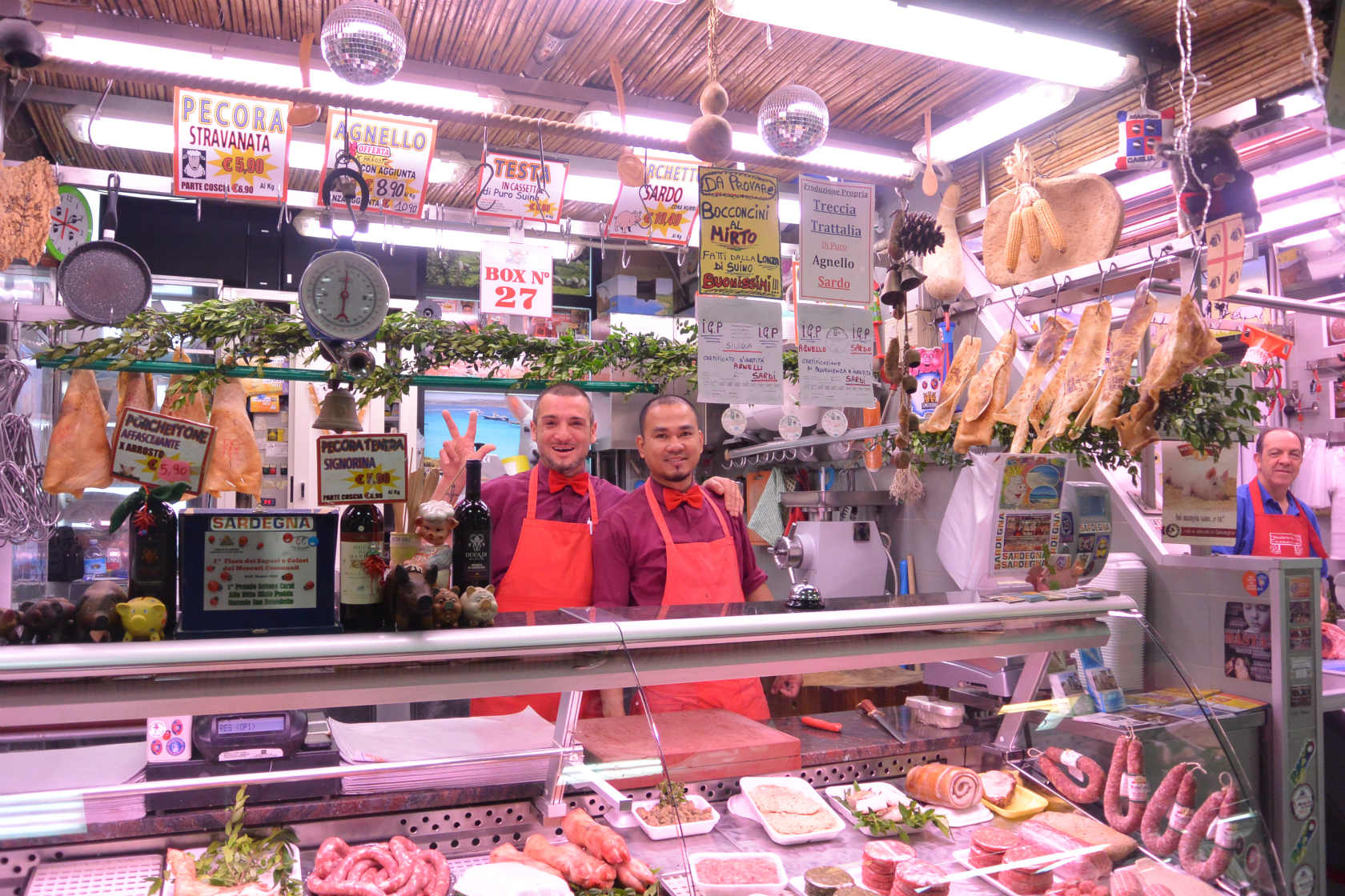 14年5月 イタリア出張記 その22 カリアリ サンベネディット市場へ 肉 野菜 チーズ編 Thoma News 登馬商事ブログ ニュース