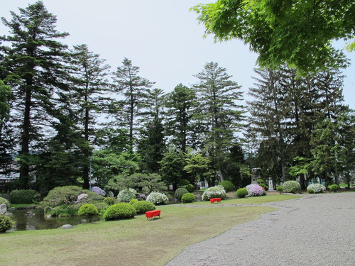 春爛漫：つつじが見頃になり、空は五月晴れ（１１）_c0075701_2129193.jpg