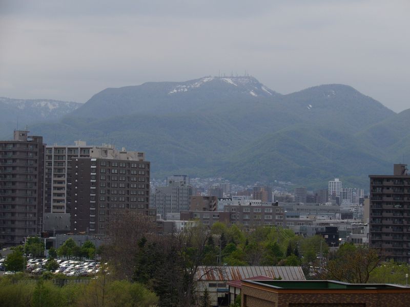 春のタンポポ一斉開花もそろそろ終わり 山も残雪状態_c0025115_19211062.jpg