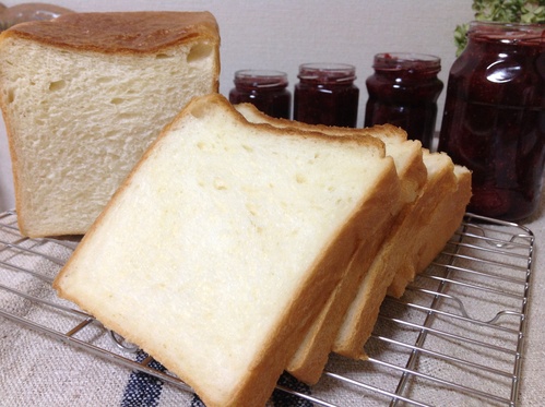 生クリーム食パン と いちごジャム_e0325043_21443100.jpg