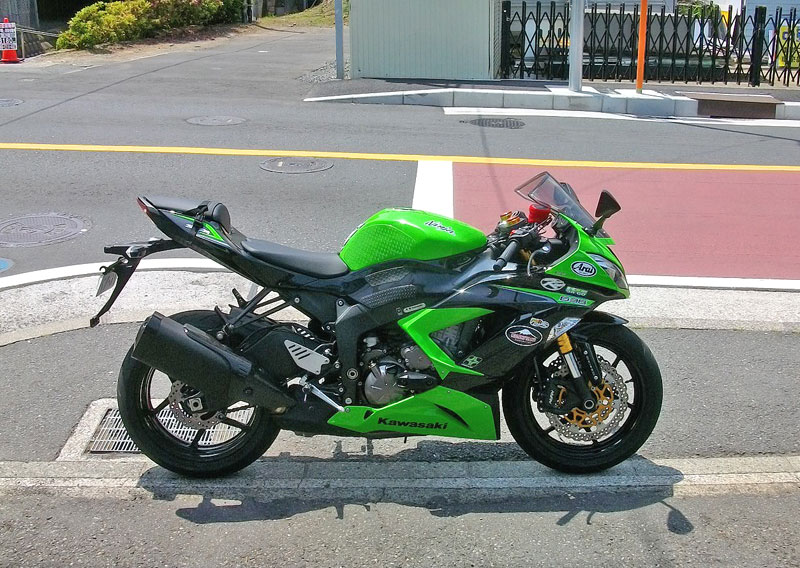 S田サン号 ZX-6R（ZX636R）のおタイヤをお交換ざーます : バイク